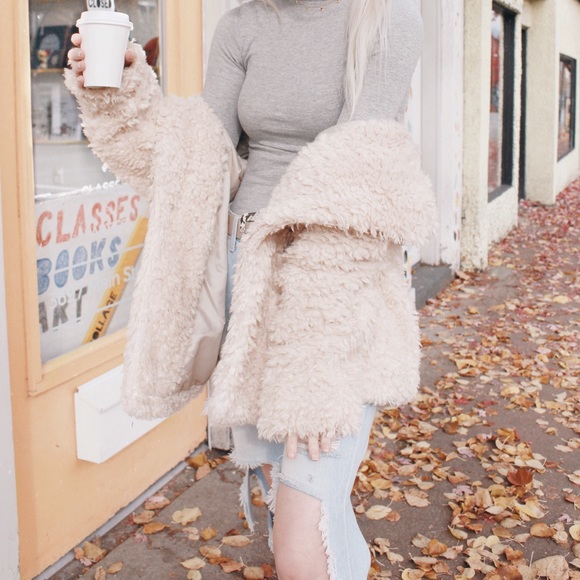 H&M Jackets & Blazers - Fluffy Cream Teddy Coat
